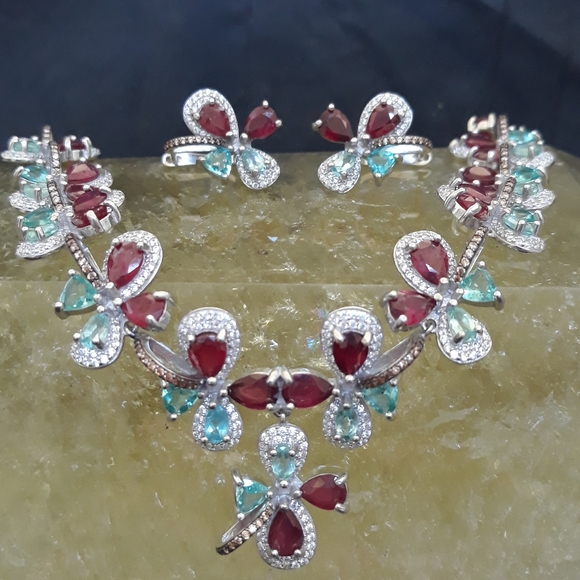 Luxurious Red Blood Ruby and Neon Apatite Set - Picture 4 of 16